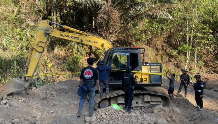 Dugaan PETI di Sungai Bua Disikat Polres Luwu, 2 Orang dan 4 Ekskavator Disita